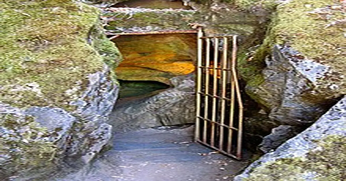 Mammoth Cave California